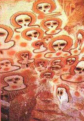 extraterrestres resplandecientes wandjinas con halo petroglifo